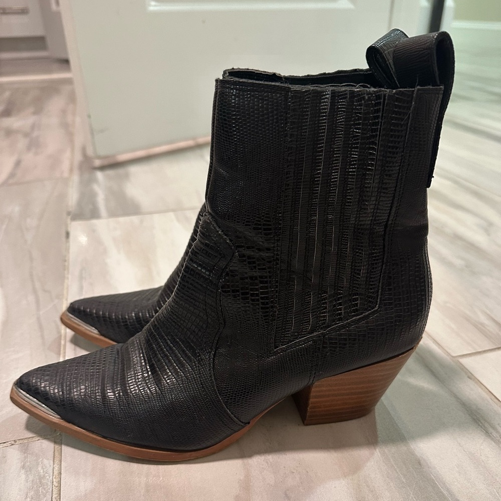 Booties snake skin for women size 8.5